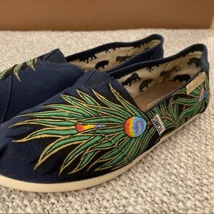 Custom Hand-Painted Peacock Feather TOMS Navy Blue Canvas Shoes Slipper Size 9